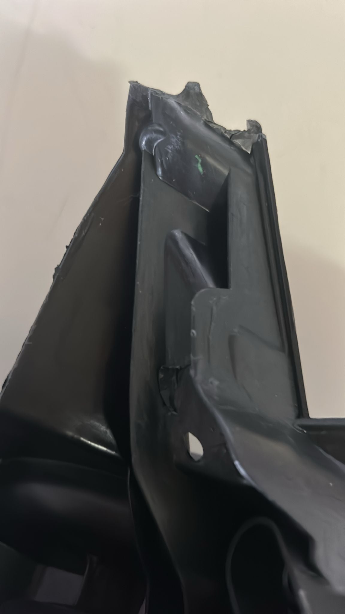 Scheinwerfer links Ligier(JS50/JS50 L/PH2/PH3) (Beschädigung der Befestigungspunkte)